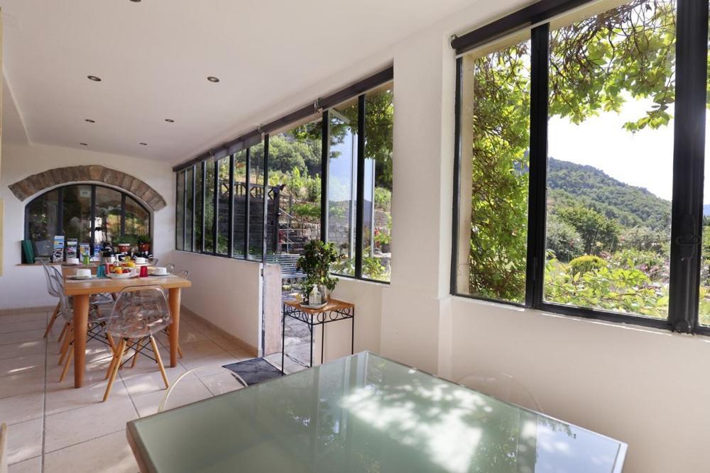 Les Falaises Couette-café 4*